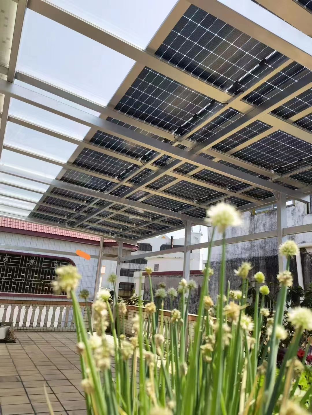 安达别墅家用屋顶太阳能发电系统安装